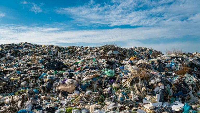 mengapa sampah plastik sangat berbahaya